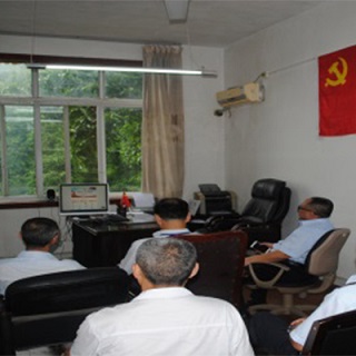 公司党委组织各支部党员收看《同上一堂课》