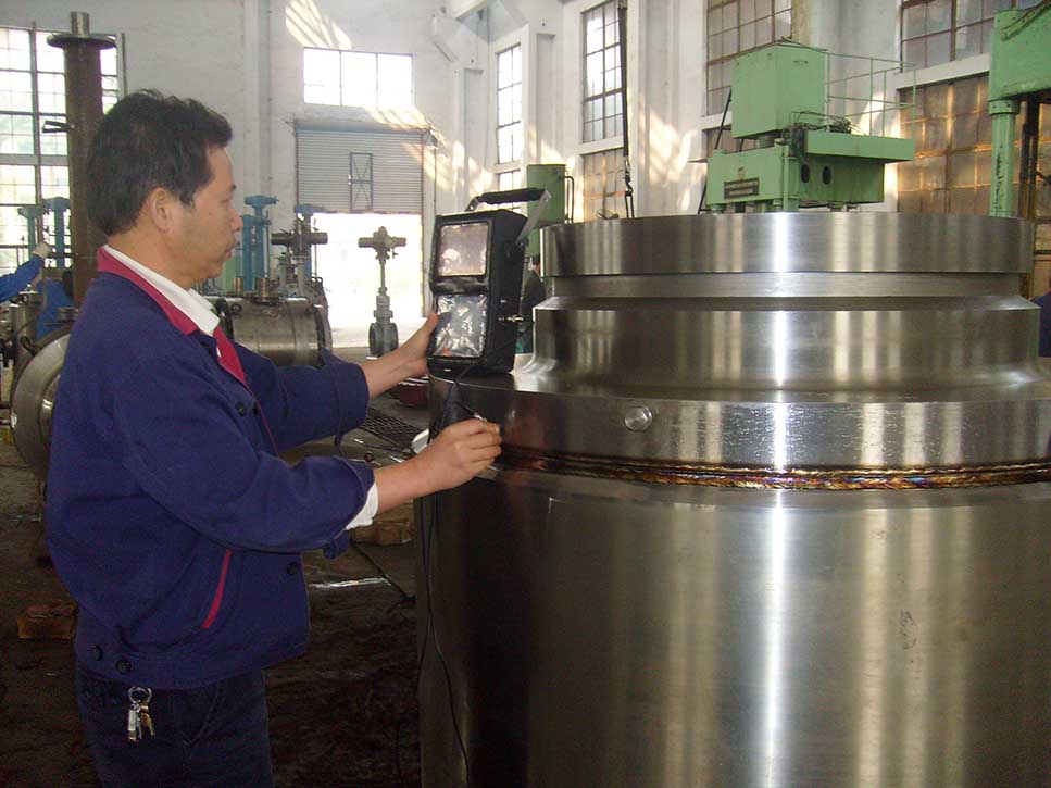 手持式超声波仪检测焊缝